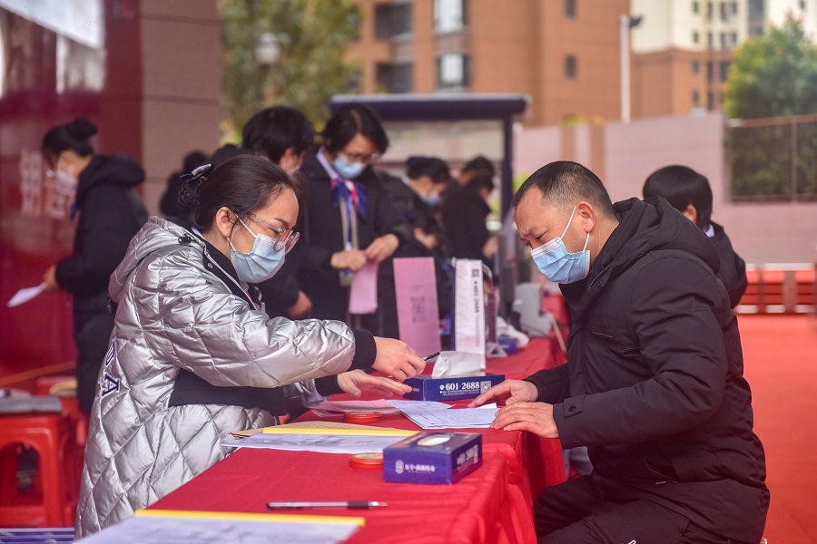 萬豐地産公司“萬豐•新新傳奇”項目二期如期交付使用